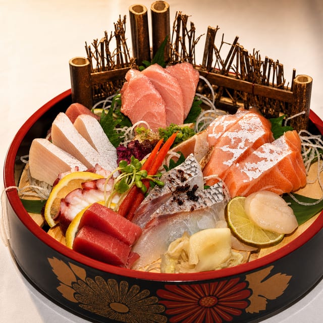 Omakase Sashimi Combo.