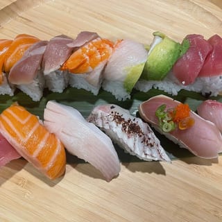 Akita Beauty Sushi Combo